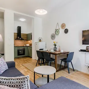 https://zizkov-apartment-prague-130-00.praguehotelsweb.com