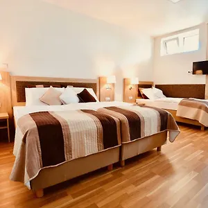 https://jelica-restaurant-apartment.praguehotelsweb.com